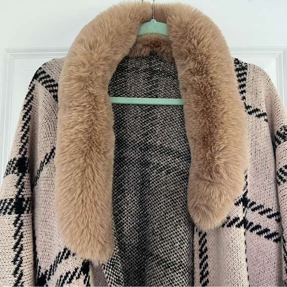 Plaid Shawl with Faux Fur Collar - Picture 3 of 4